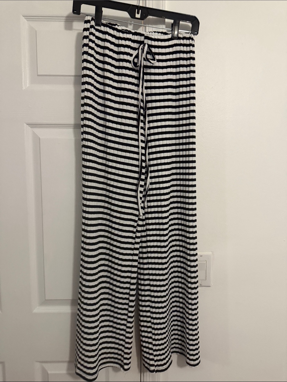 Women's Striped Wide-Leg Lounge Pants - Black & White
